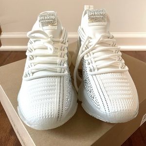 NWB/BRAND NEW Steve Madden Maxima sneaker (women/big kid)